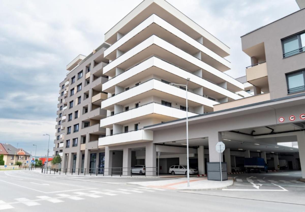 Apartman Iman With Privat Garage Parking Free Apartment Caşonia Exterior foto